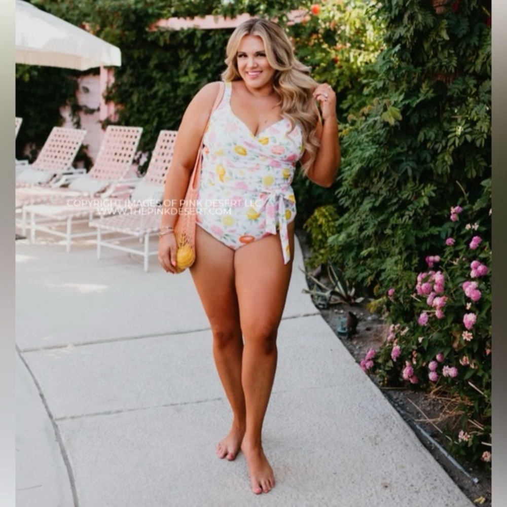 Pink Desert x Sassy Red Lipstick Sarah One Piece in Citrus
